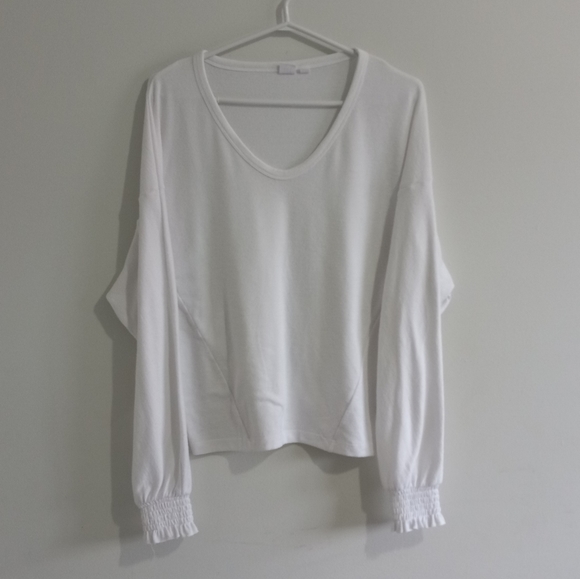 **SOLD**GAP | XS white loose fit long sleeve with ruffled cuffs - Picture 4 of 7